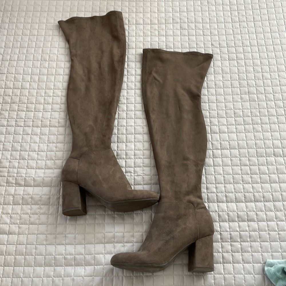 LIKE NEW A NEW DAY BOOTS